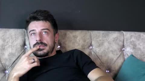 Snapshot of dereksinner chatting on 10.25.25 DerekSinner online show from 10.25.25