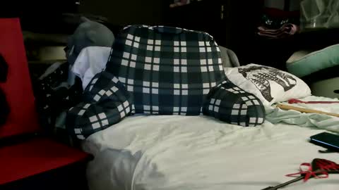 Snapshot of deroseblack chatting on 11.10.25 deroseblack online show from 11.10.25