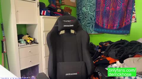 Snapshot of derrick_hose chatting on 03.02.25 Derrick Hose online show from 03.02.25