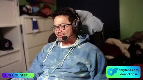 Snapshot of derrick_hose chatting on 11.03.25 Derrick Hose online show from 11.03.25