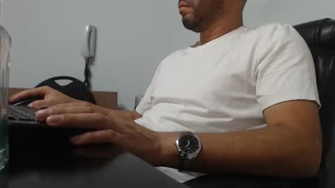 Snapshot of derrik_ chatting on 12.06.24 online show from 12.06.24