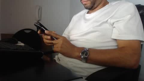 Snapshot of derrik_ chatting on 12.07.24 online show from 12.07.24