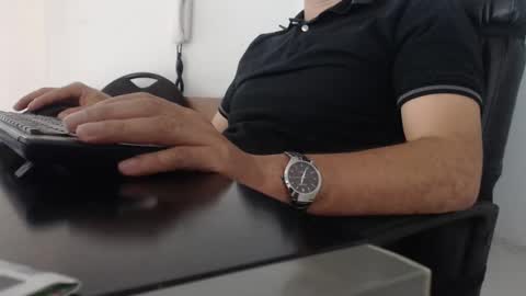 Snapshot of derrik_ chatting on 12.09.24 online show from 12.09.24