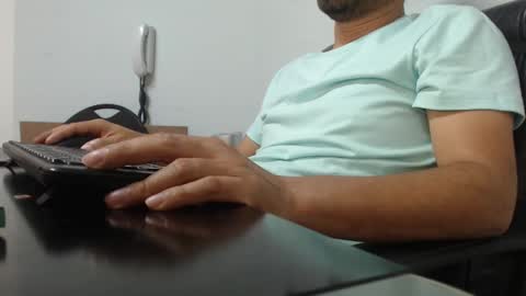 Snapshot of derrik_ chatting on 12.18.24 online show from 12.18.24