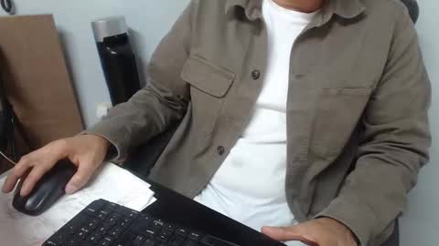 Snapshot of derrik_ chatting on 01.03.25 online show from 01.03.25