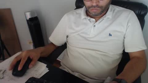 Snapshot of derrik_ chatting on 01.20.25 online show from 01.20.25