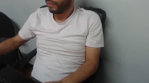 Snapshot of derrik_ chatting on 03.02.25 online show from 03.02.25