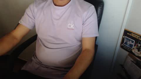 Snapshot of derrik_ chatting on 09.26.25 online show from 09.26.25