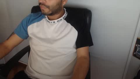 Snapshot of derrik_ chatting on 11.17.25 online show from 11.17.25