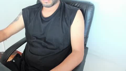 Snapshot of derrik_ chatting on 05.18.26 online show from 05.18.26