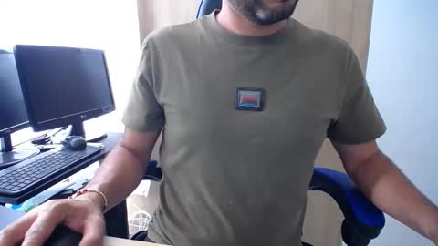 Snapshot of derrik_ chatting on 05.19.26 online show from 05.19.26