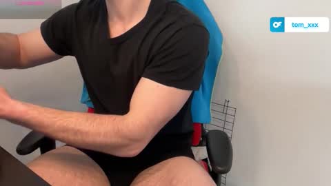 Snapshot of dertom_xxx chatting on 04.26.26 Tom online show from 04.26.26