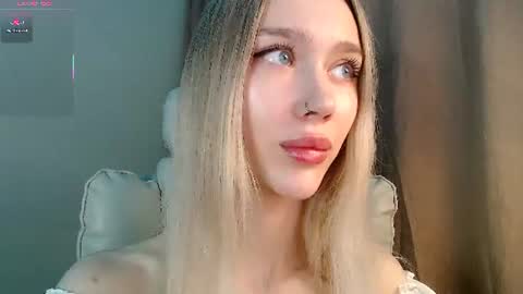 Snapshot of des_ch chatting on 07.19.26 Ari online show from 07.19.26