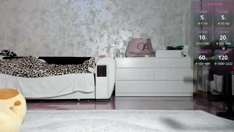 Mia online show from 10.26.25