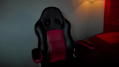 Snapshot of designturbate chatting on 01.26.25 Designturbate online show from 01.26.25