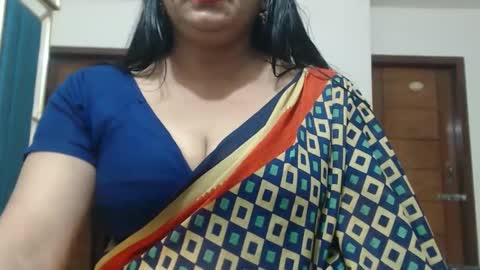 Snapshot of desimaisa130 chatting on 04.30.26 Maisa online show from 04.30.26