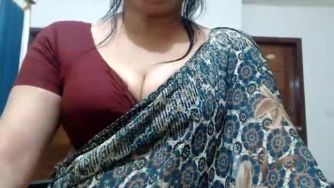 Snapshot of desimaisa130 chatting on 05.22.26 Maisa online show from 05.22.26