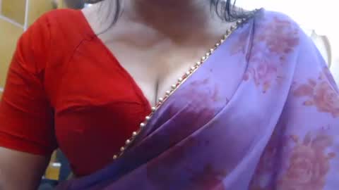 Snapshot of desimaisa130 chatting on 06.18.26 Maisa online show from 06.18.26
