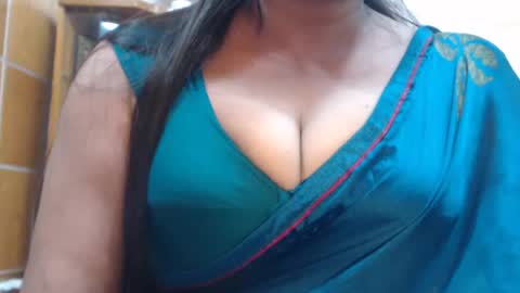 Snapshot of desimaisa130 chatting on 06.19.26 Maisa online show from 06.19.26