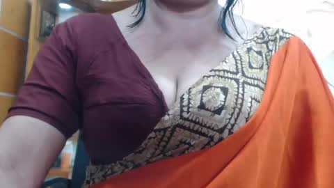 Snapshot of desimaisa130 chatting on 07.25.26 Maisa online show from 07.25.26