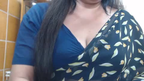 Snapshot of desimaisa130 chatting on 07.28.26 Maisa online show from 07.28.26