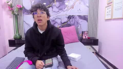 Snapshot of desire_ecstasy chatting on 10.11.25 desire_ecstasy online show from 10.11.25