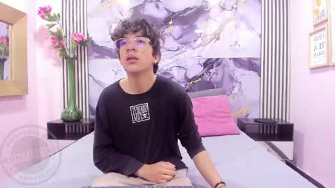 Snapshot of desire_ecstasy chatting on 10.12.25 desire_ecstasy online show from 10.12.25