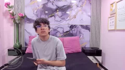 Snapshot of desire_ecstasy chatting on 10.13.25 desire_ecstasy online show from 10.13.25