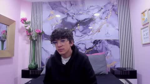 Snapshot of desire_ecstasy chatting on 10.15.25 desire_ecstasy online show from 10.15.25