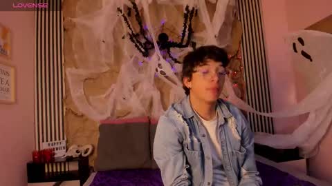 Snapshot of desire_ecstasy chatting on 10.24.25 desire_ecstasy online show from 10.24.25