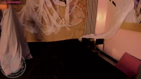 Snapshot of desire_ecstasy chatting on 10.28.25 desire_ecstasy online show from 10.28.25