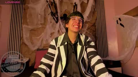 Snapshot of desire_ecstasy chatting on 10.31.25 desire_ecstasy online show from 10.31.25