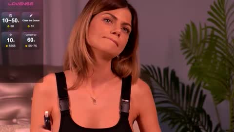 Mia online show from 11.20.25