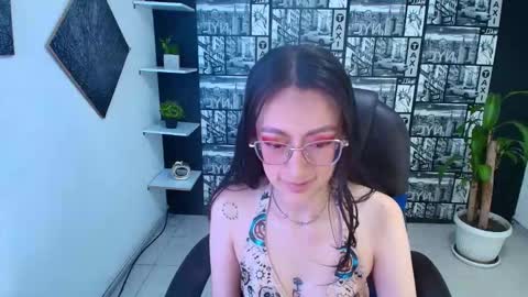 Snapshot of desiring__angel chatting on 11.16.25 Desiring Angel online show from 11.16.25