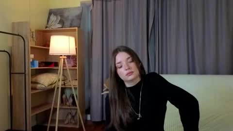 Snapshot of dessiehollembaek chatting on 10.28.25 kristine online show from 10.28.25