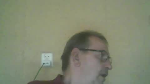 Snapshot of destelp chatting on 09.20.25 destelp online show from 09.20.25