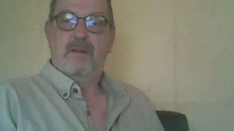 Snapshot of destelp chatting on 07.19.26 destelp online show from 07.19.26