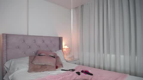 Snapshot of destinysweet21 chatting on 12.21.24 destinysweet21 online show from 12.21.24