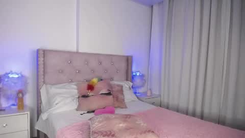 Snapshot of destinysweet21 chatting on 12.28.24 destinysweet21 online show from 12.28.24