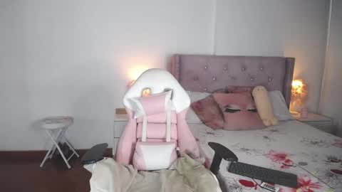 Snapshot of destinysweet21 chatting on 03.01.25 destinysweet21 online show from 03.01.25