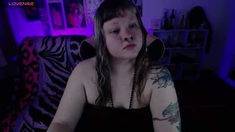 Snapshot of destroyall420 chatting on 05.03.26 Lola Bdsm and fries online show from 05.03.26