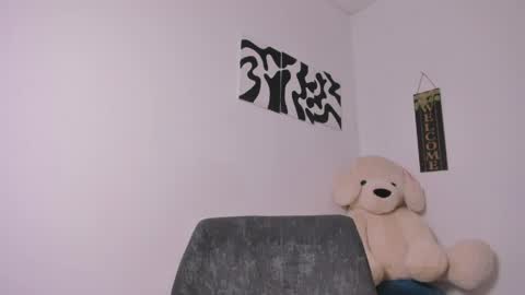 Snapshot of desty_y chatting on 05.04.26 desty_y online show from 05.04.26
