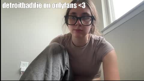 Snapshot of detroitbaddie chatting on 10.17.25 detroitbaddie online show from 10.17.25