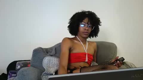 Snapshot of deviantdynasty chatting on 11.10.25 deviantdynasty online show from 11.10.25