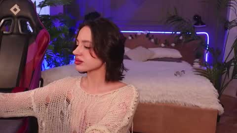 Snapshot of devilinee chatting on 11.19.25 devilinee online show from 11.19.25