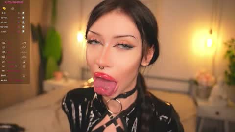 Snapshot of devilss_toy chatting on 10.04.25 CIBELLE online show from 10.04.25