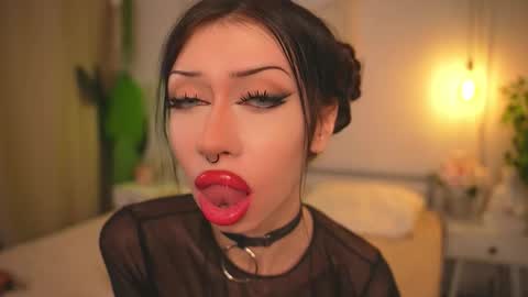 Snapshot of devilss_toy chatting on 10.09.25 CIBELLE online show from 10.09.25