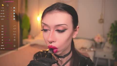 Snapshot of devilss_toy chatting on 10.13.25 CIBELLE online show from 10.13.25