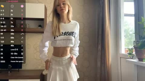 Snapshot of dewdropdoll chatting on 05.16.26 dewdropdoll online show from 05.16.26