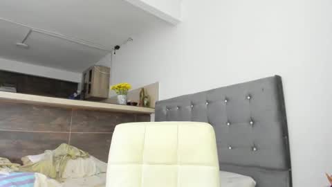 thumb up me please its important online show from 10.09.25